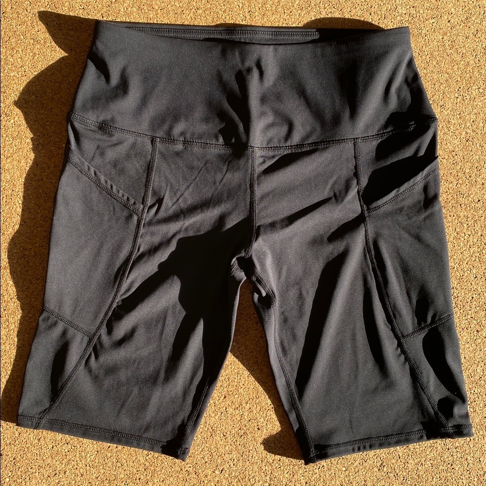 NWOT Oalka Yoga Shorts